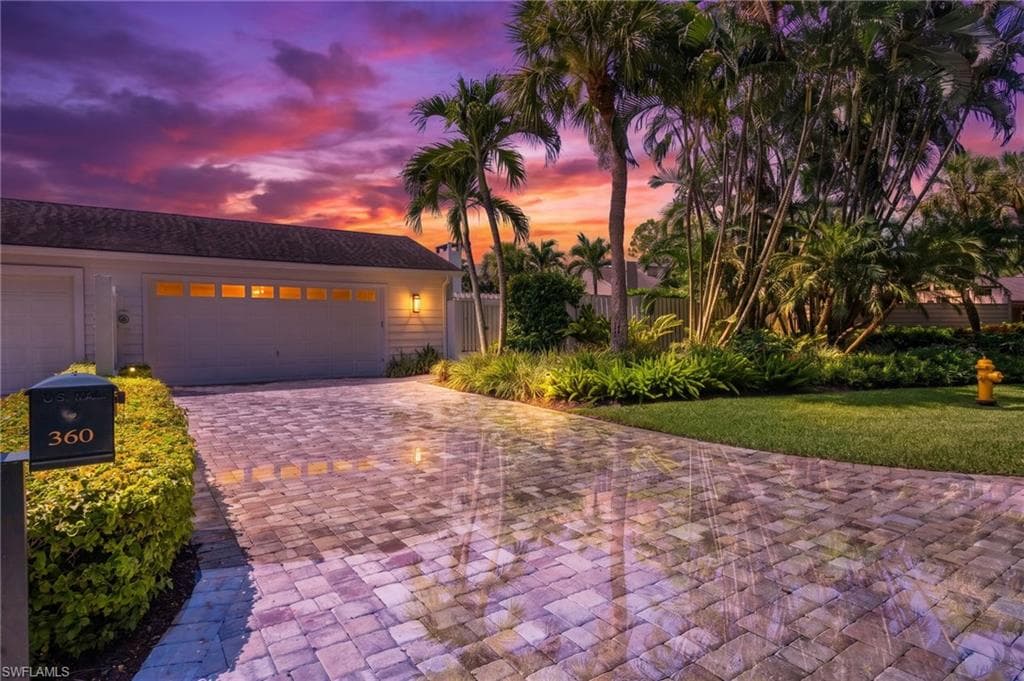360 Edgemere WAY N 25 NAPLES, FL 34105