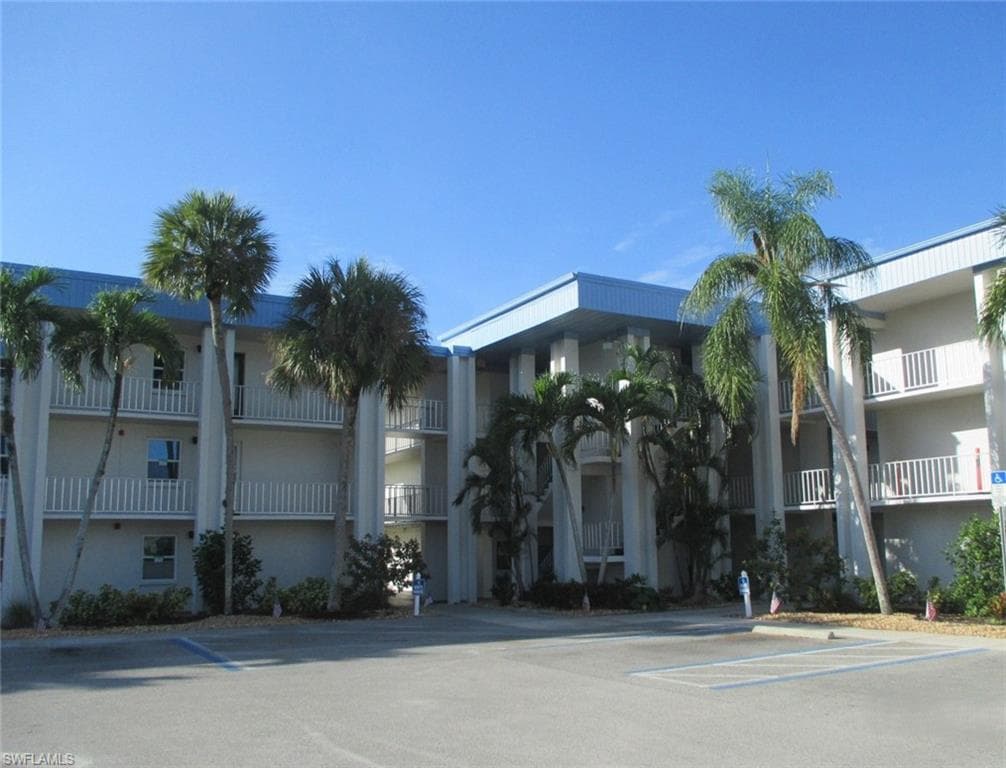 1624 Pine Valley DR 217 FORT MYERS, FL 33907