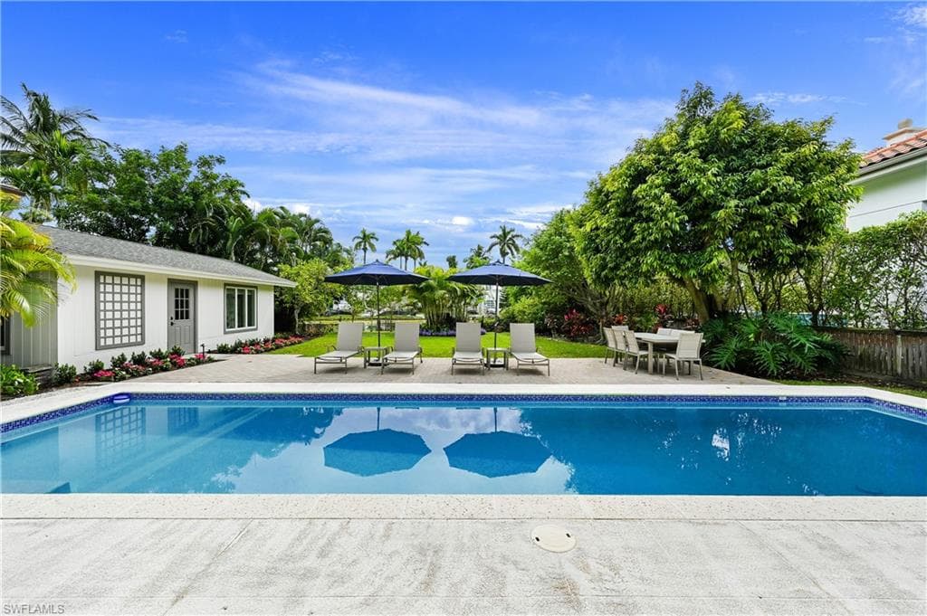 134 16th AVE S NAPLES, FL 34102