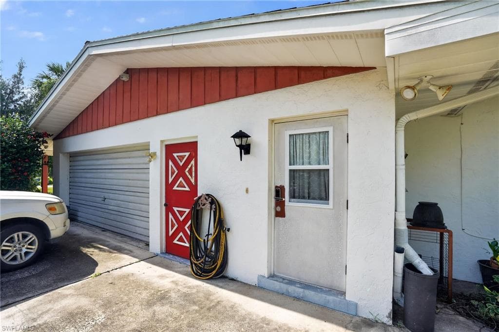 305 Thompson AVE LEHIGH ACRES, FL 33936