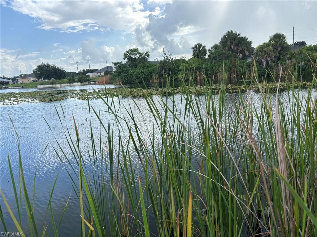 2155 NE 20th LN CAPE CORAL, FL 33909