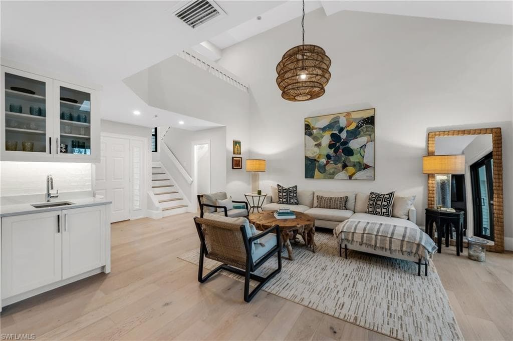 569 PARK SHORE DR G5 NAPLES, FL 34103