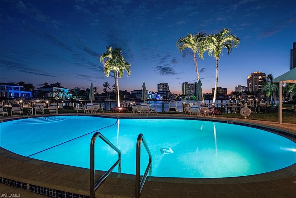 400 Park Shore DR 303 NAPLES, FL 34103