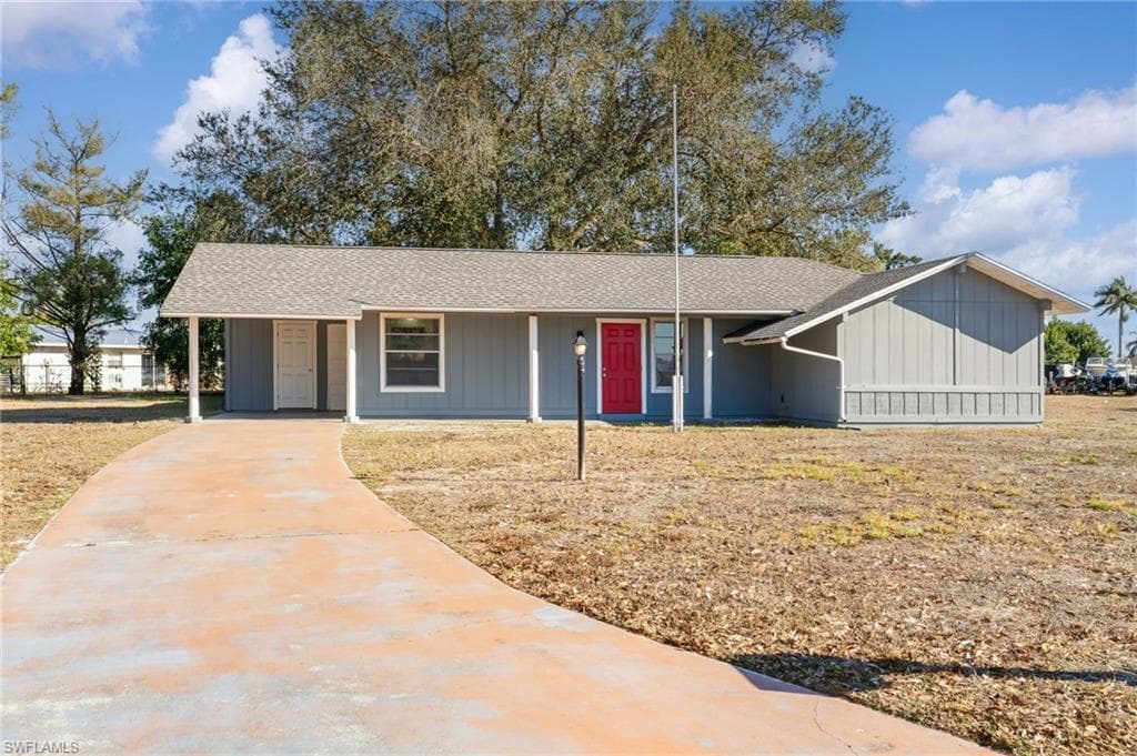 100 Contee DR LEHIGH ACRES, FL 33936