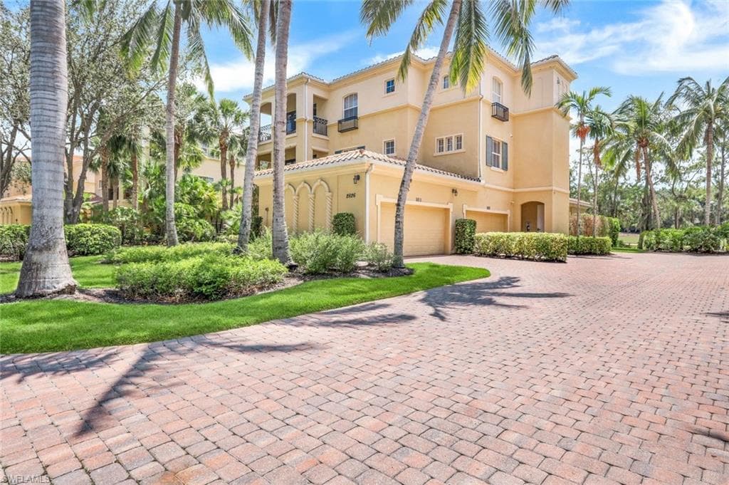2826 Tiburon BLVD E 103 NAPLES, FL 34109