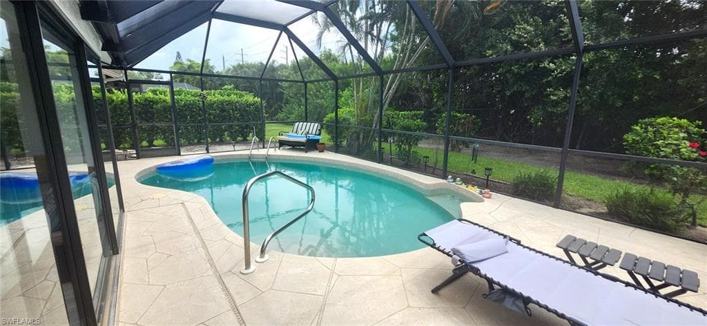 425 Fox Den CIR NAPLES, FL 34104