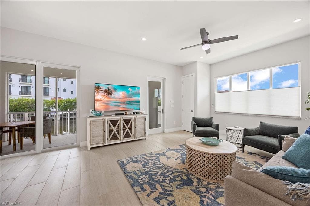 1395 CURLEW AVE 4-3 NAPLES, FL 34102