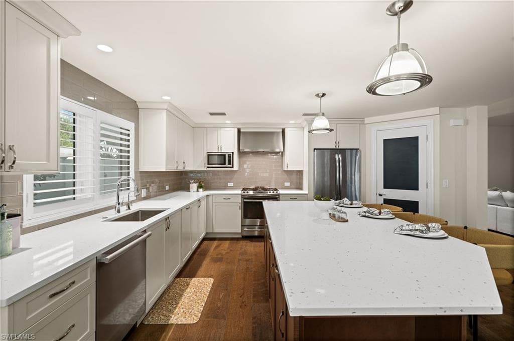 2499 10th ST N NAPLES, FL 34103
