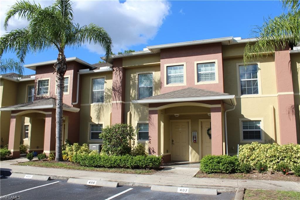 9076 Gervais CIR 403 NAPLES, FL 34120