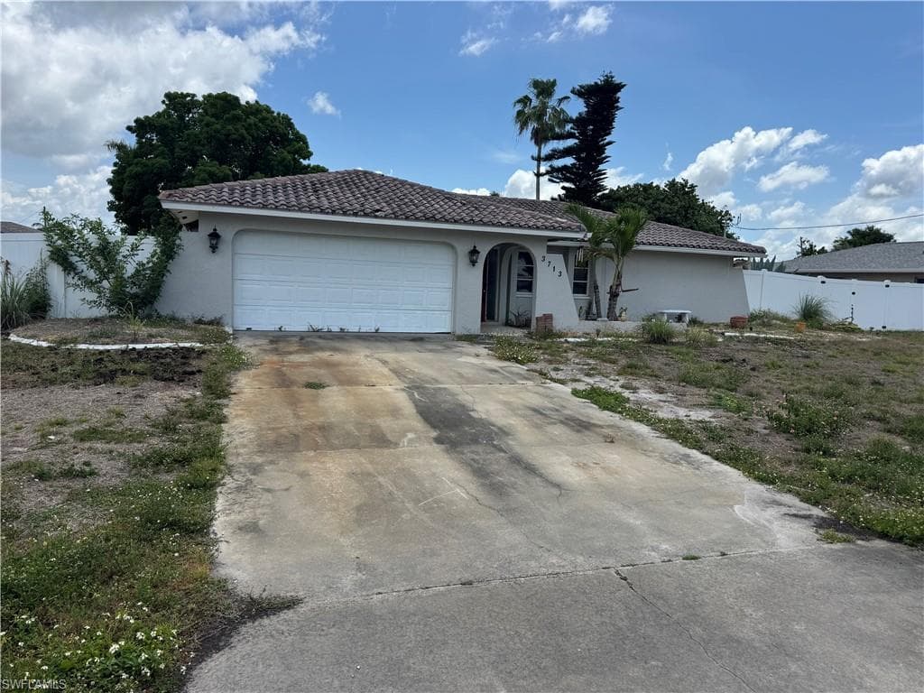 3713 8th AVE CAPE CORAL, FL 33904