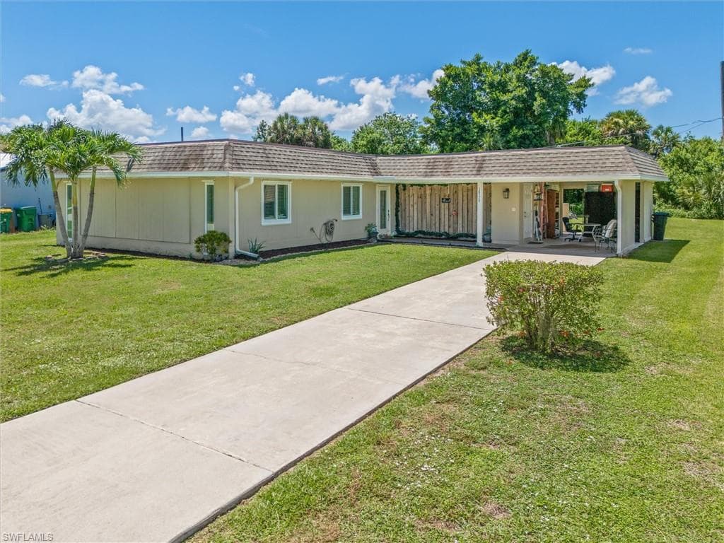 18579 Robinson AVE PORT CHARLOTTE, FL 33948
