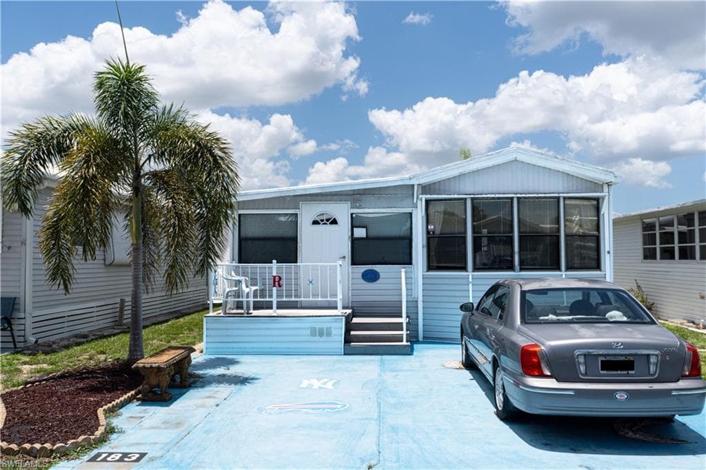 183 Caravan CIR NORTH FORT MYERS, FL 33903