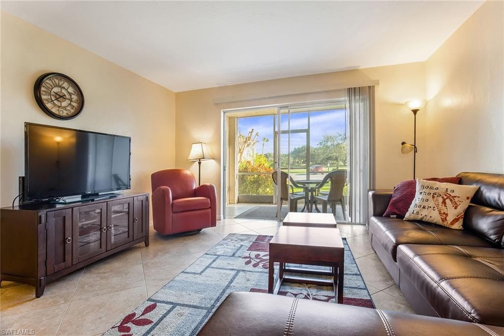 1075 Foxfire LN 103 NAPLES, FL 34104
