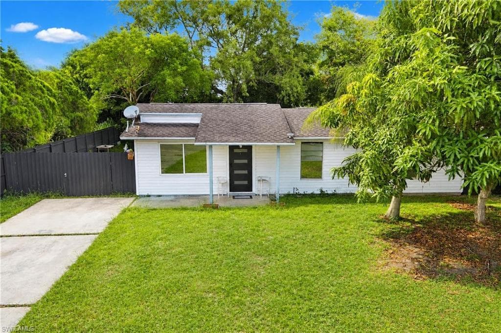 480 Valley DR LEHIGH ACRES, FL 33936