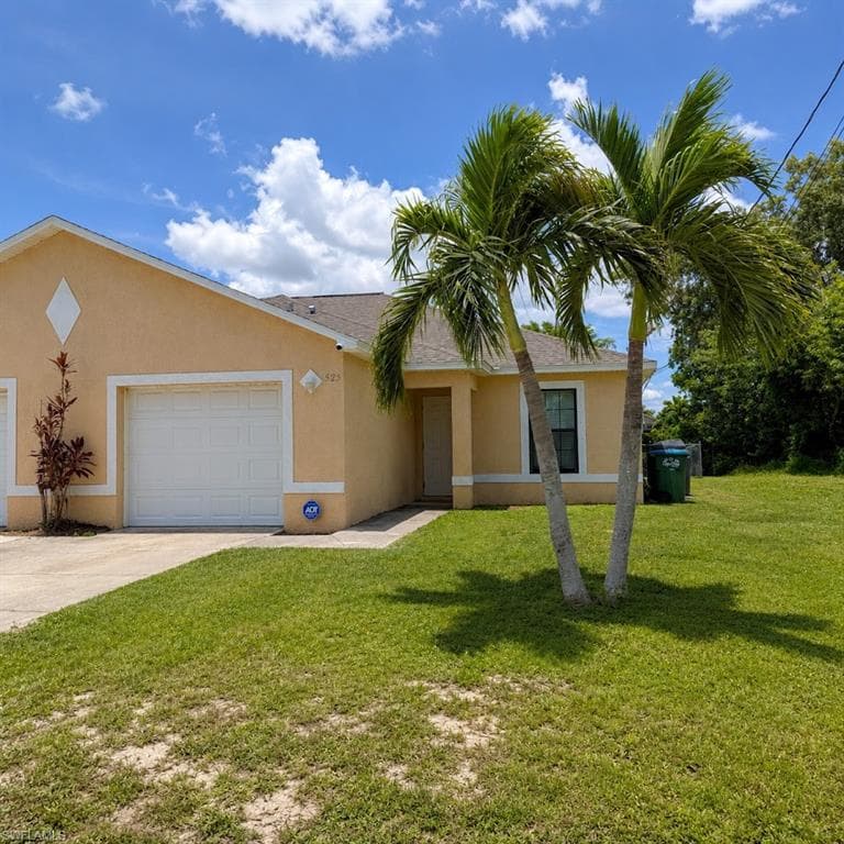 525 SE 4th TER CAPE CORAL, FL 33990