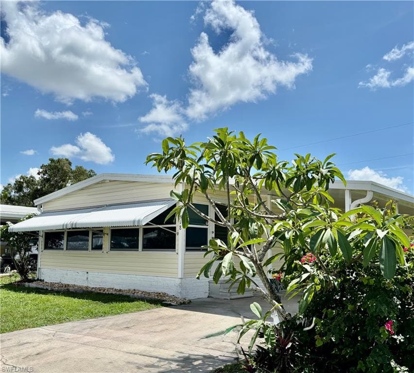 518 Pine Tree CT NORTH FORT MYERS, FL 33917