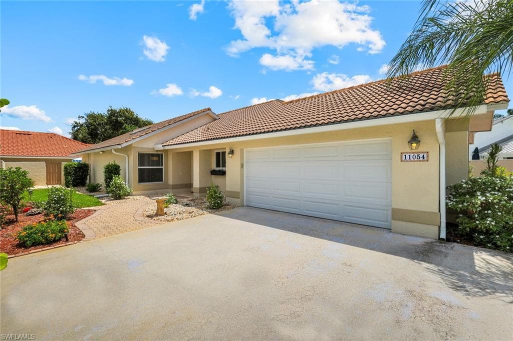 11054 Linnet LN NAPLES, FL 34119