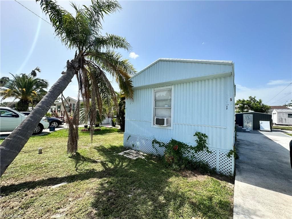 2521 Brownell CT NORTH FORT MYERS, FL 33917