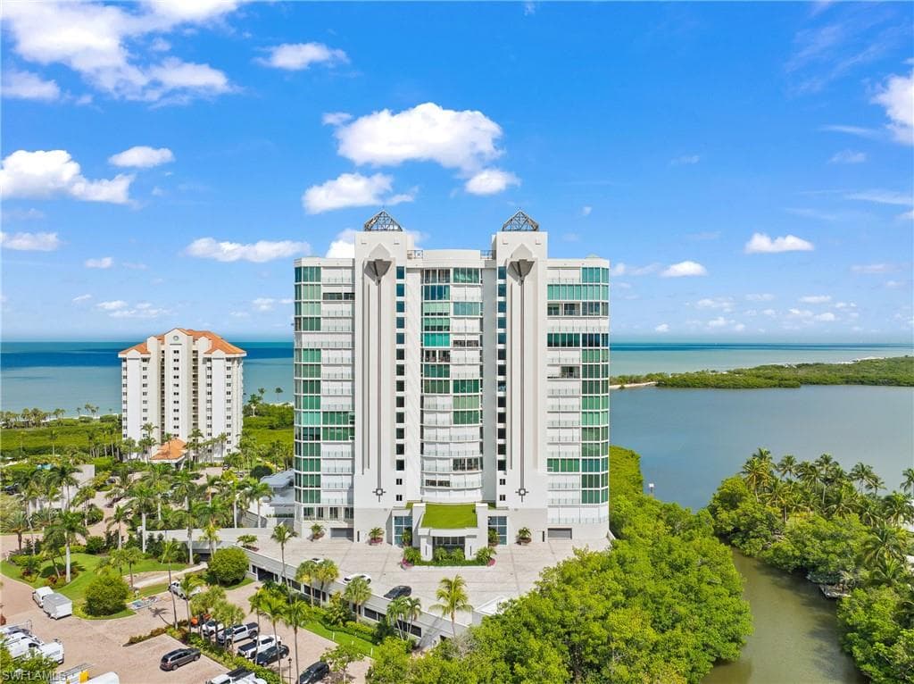 60 Seagate DR 105 NAPLES, FL 34103