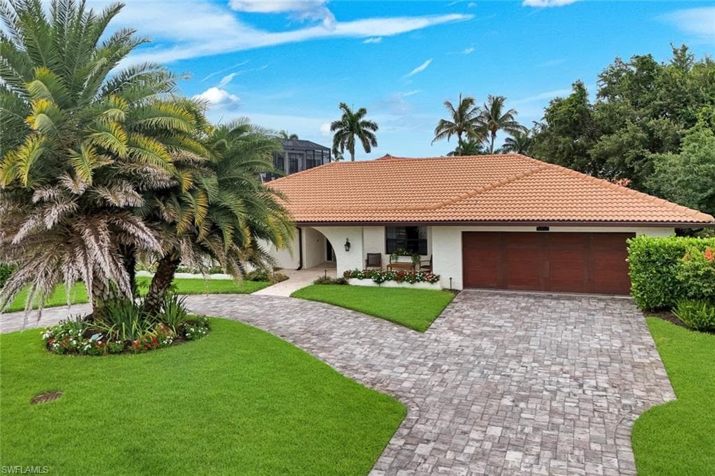 517 Parkwood LN NAPLES, FL 34103
