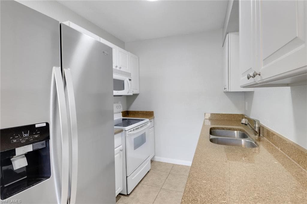 4635 Bayshore DR P4 NAPLES, FL 34112