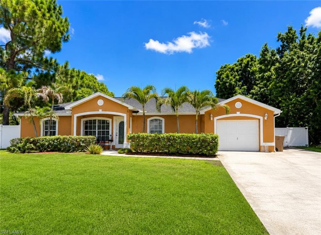 416 Candlewick CIR S LEHIGH ACRES, FL 33936