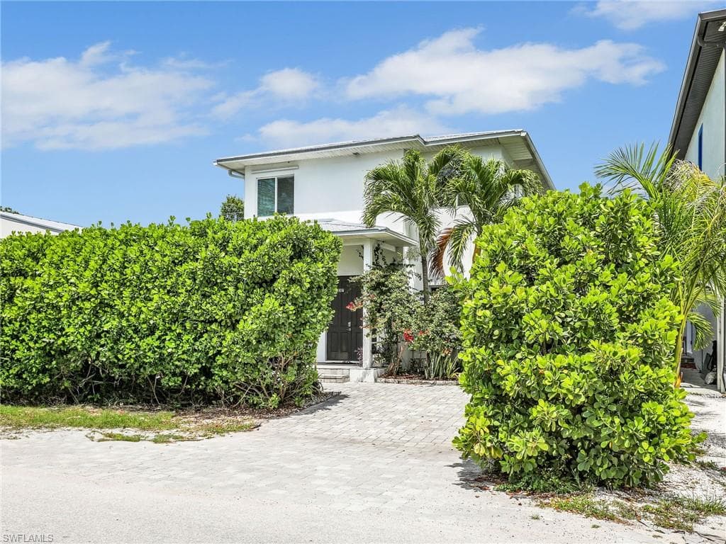 3037 Lunar ST NAPLES, FL 34112