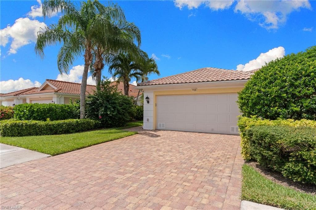 7620 Rozzini LN NAPLES, FL 34114