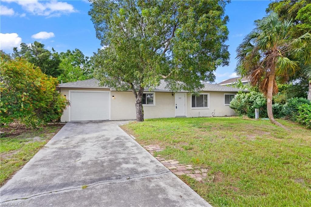 8121 Winged Foot DR FORT MYERS, FL 33967