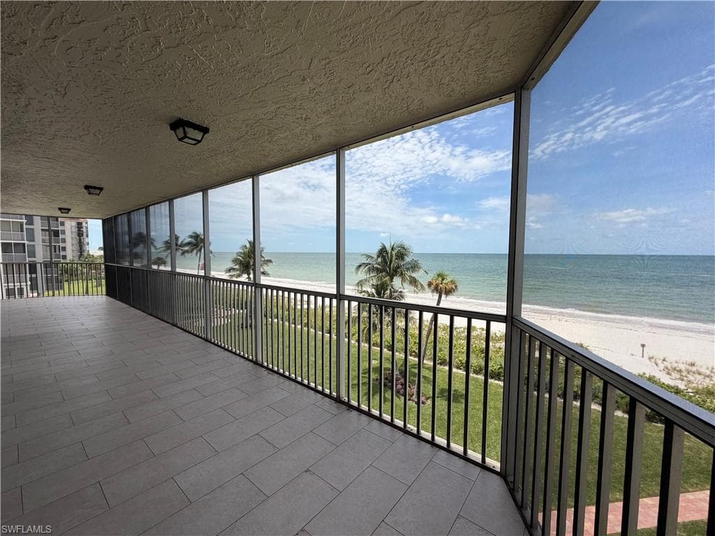 10701 Gulf Shore DR 401 NAPLES, FL 34108