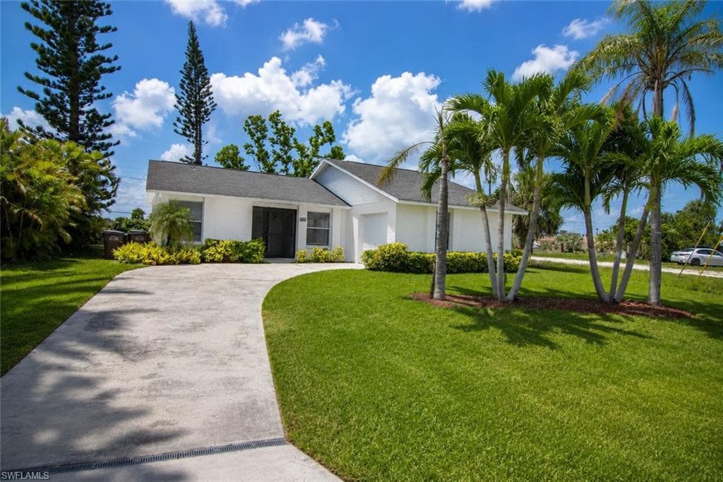 1913 SE 15th PL CAPE CORAL, FL 33990
