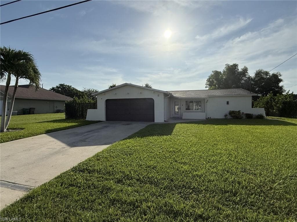 525 11th CT CAPE CORAL, FL 33990
