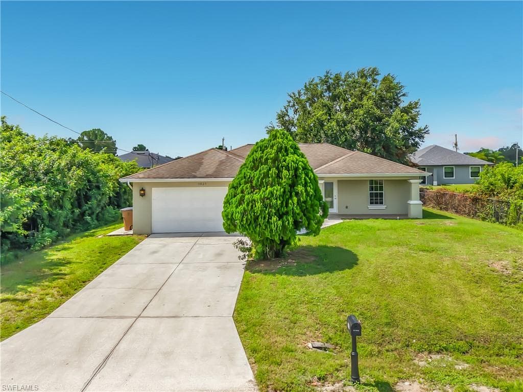 3027 38th ST SW LEHIGH ACRES, FL 33976