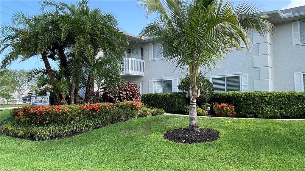 707 Neapolitan WAY 707 NAPLES, FL 34103