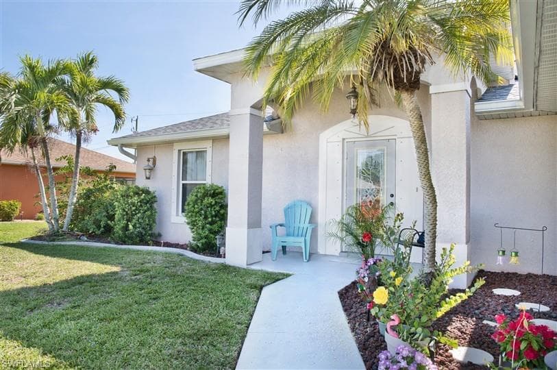 818 SW 11th AVE CAPE CORAL, FL 33991