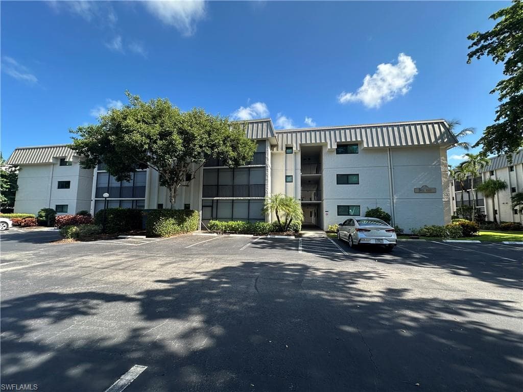 788 Park Shore DR D20 NAPLES, FL 34103