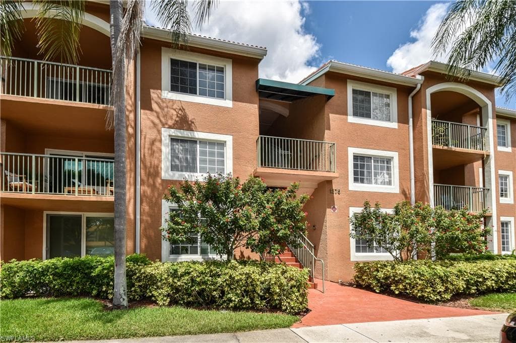 1275 Wildwood Lakes BLVD 303 NAPLES, FL 34104