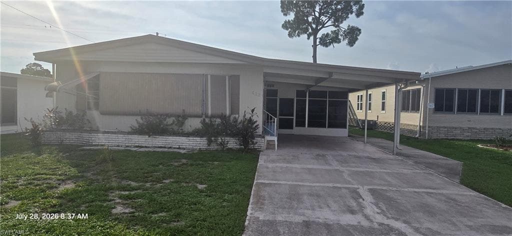 612 Pine Grove CT NORTH FORT MYERS, FL 33917