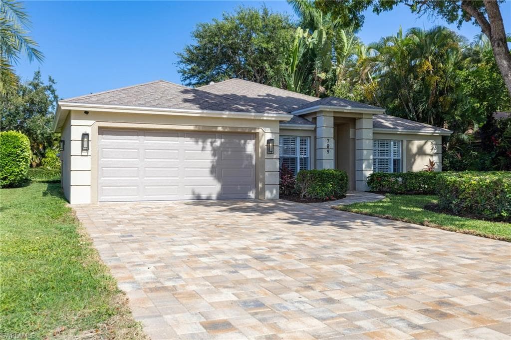 789 Coldstream CT NAPLES, FL 34104