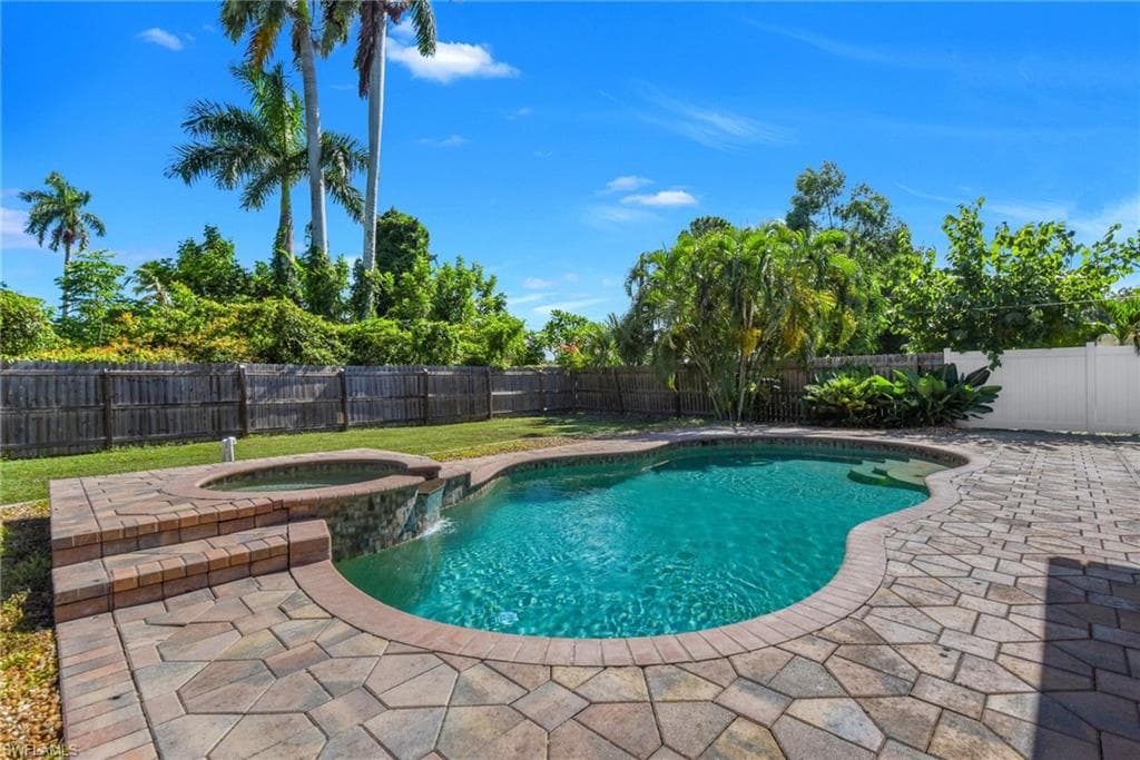 2413 Dover AVE FORT MYERS, FL 33907