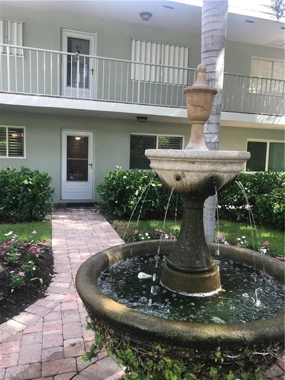523 Broad AVE S 523 NAPLES, FL 34102