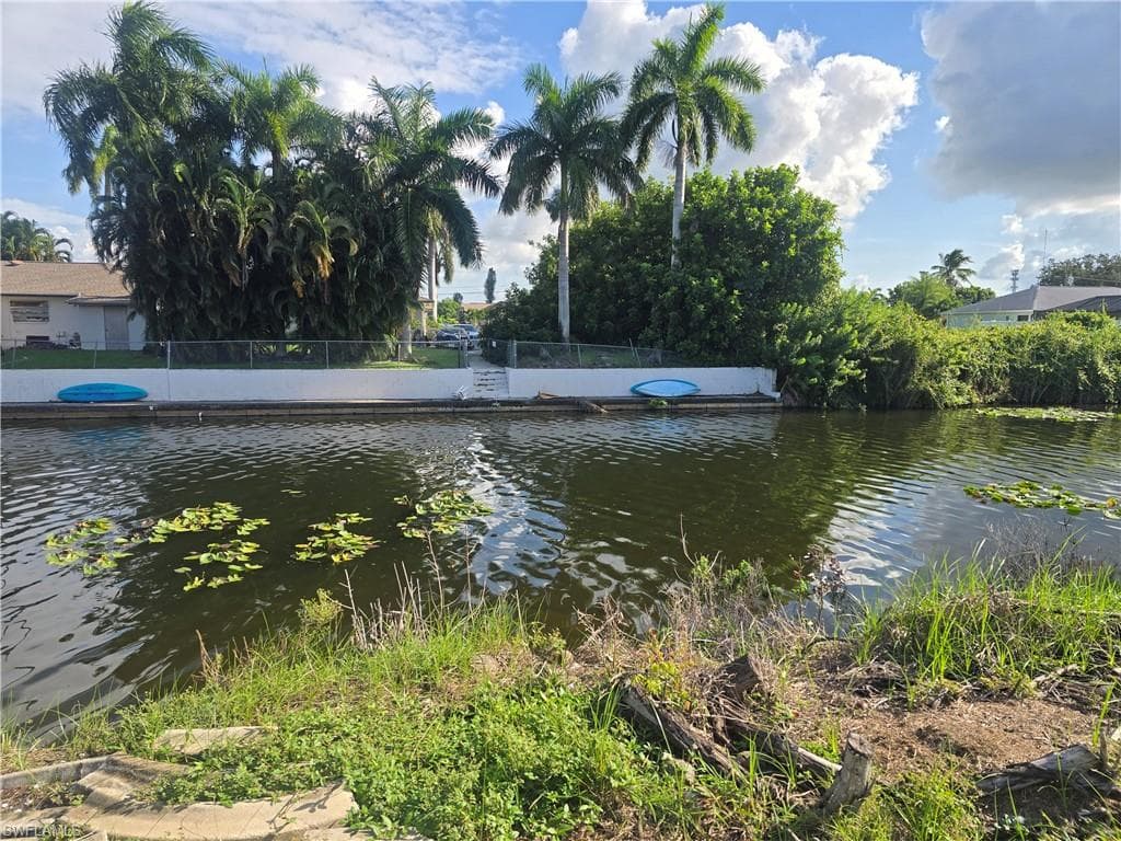 2205 SE 2nd TER CAPE CORAL, FL 33990