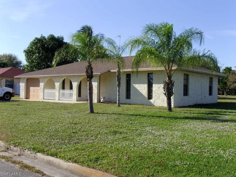 111 Doveside LN LEHIGH ACRES, FL 33936
