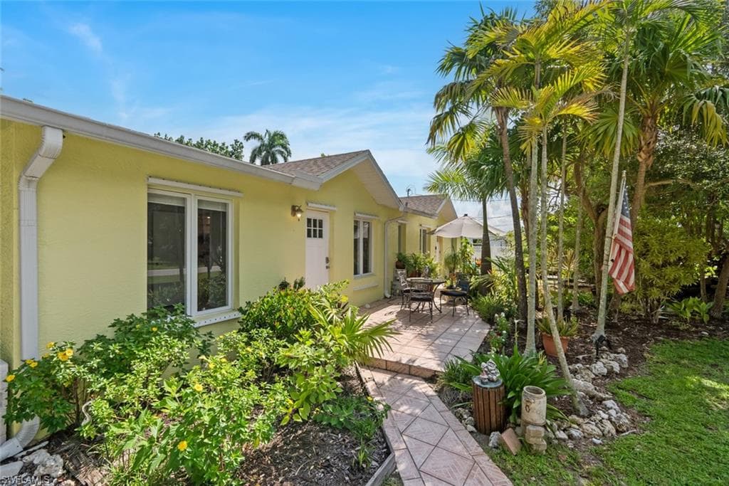 2437 Sunset AVE NAPLES, FL 34112
