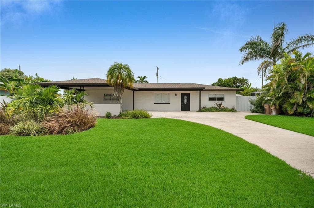 127 SE 43rd LN CAPE CORAL, FL 33904