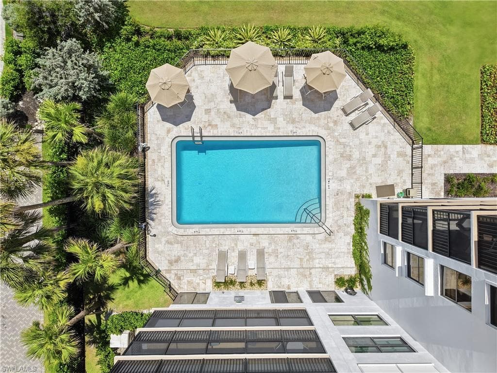 9375 Gulf Shore Dr DR 203 NAPLES, FL 34108