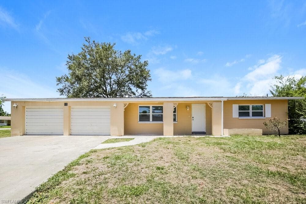 11 Kentucky RD LEHIGH ACRES, FL 33936