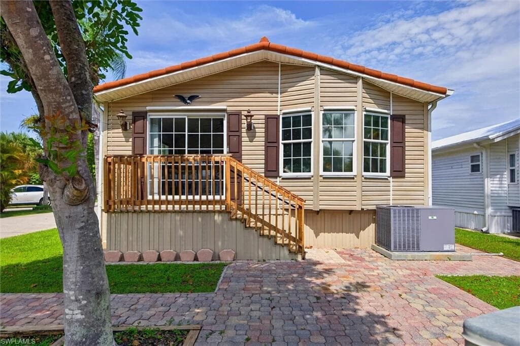 10753 Yellow Rail CIR ESTERO, FL 33928