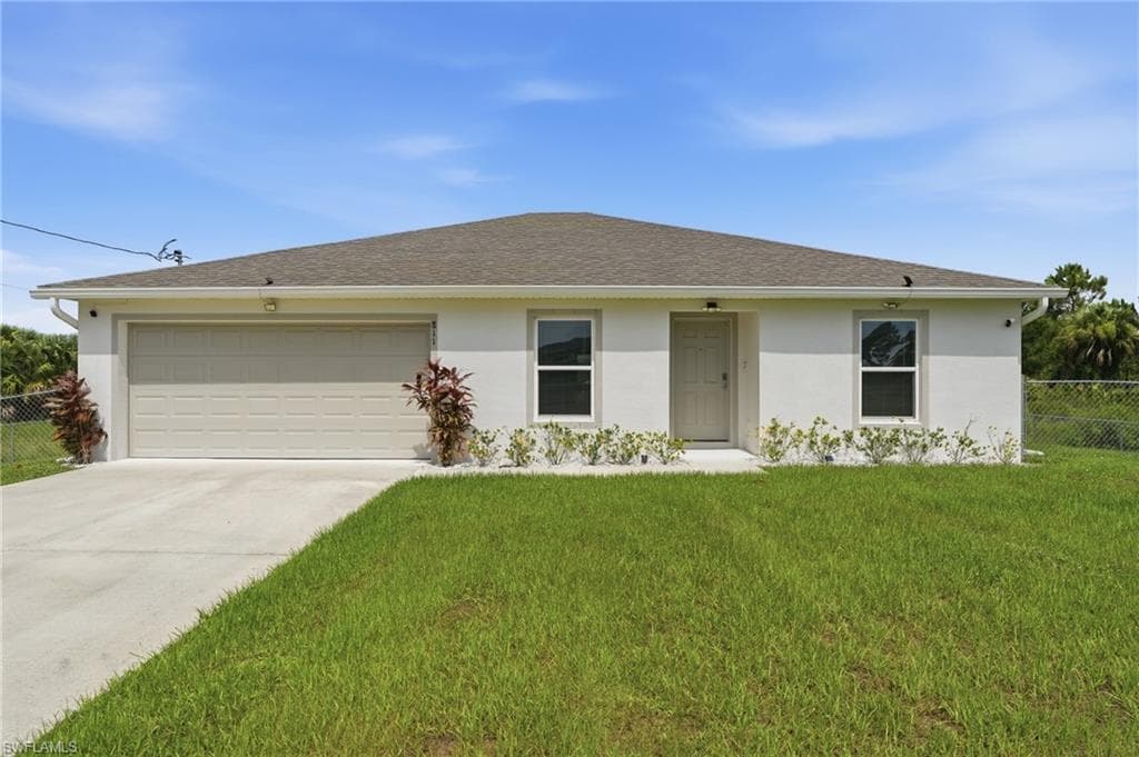 811 Coffield AVE LEHIGH ACRES, FL 33974