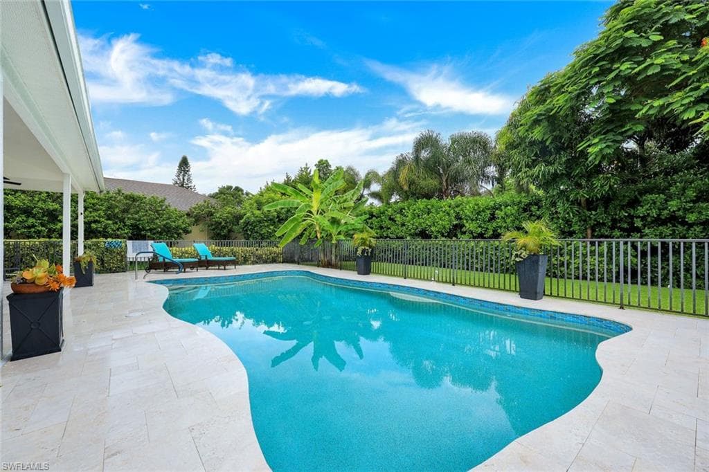 335 Lambton LN NAPLES, FL 34104